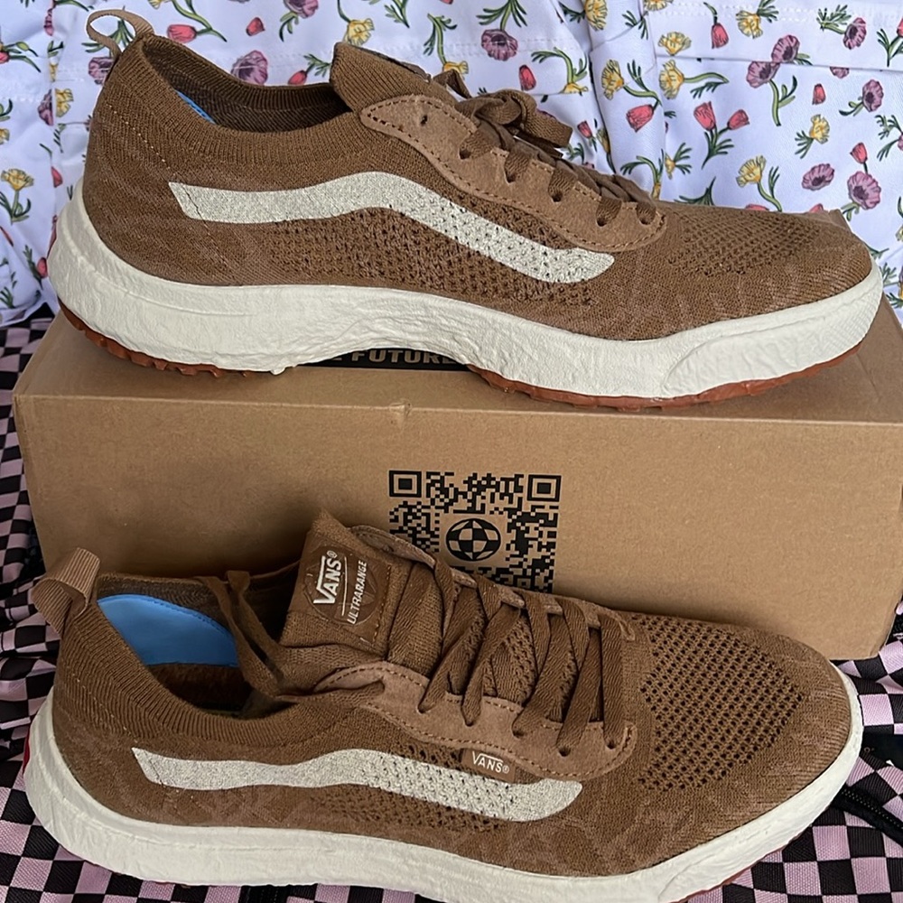 Vans Men’s Ultrarange Vr3
Chipmunk
VN0A4BXBGWT
Sneakers - Picture 2 of 16